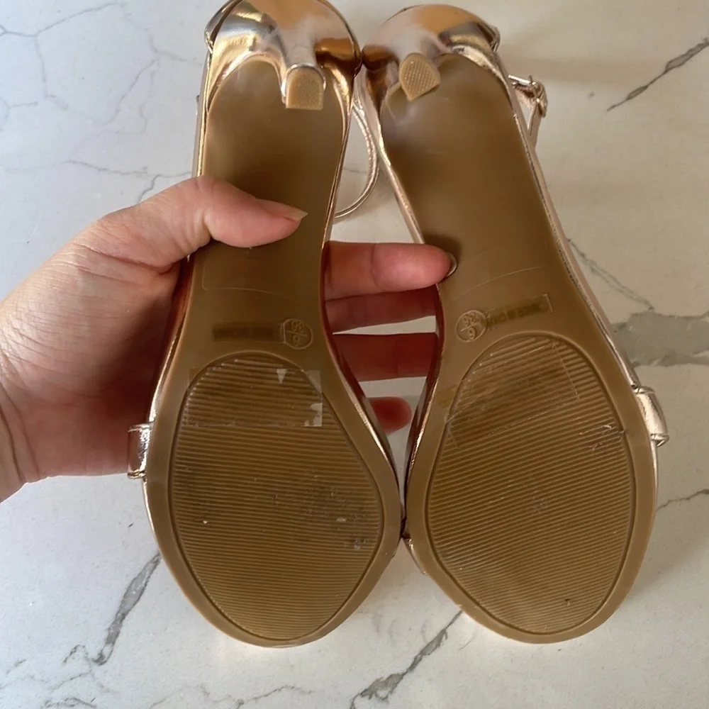 Lulu's metallic rose gold heels